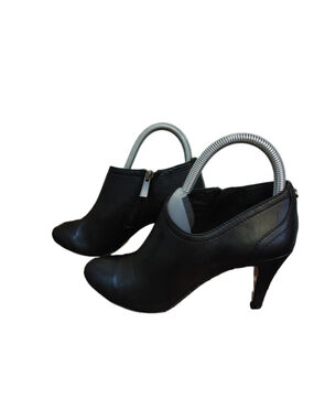 Vince Camuto Vala Leather Booties Size 6.5